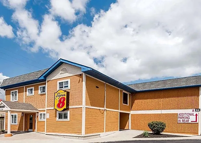 Super 8 By Wyndham Hotel