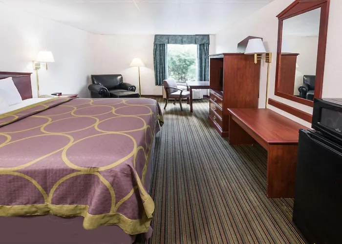 Super 8 By Wyndham Hotel